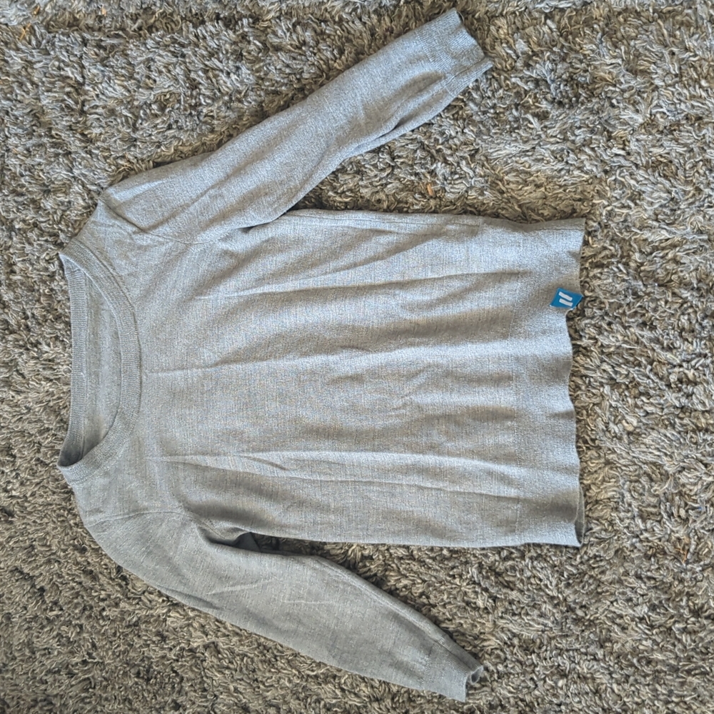 Gray merino wool 3/4 sleeve sweater, unclear on brand and size, M likely